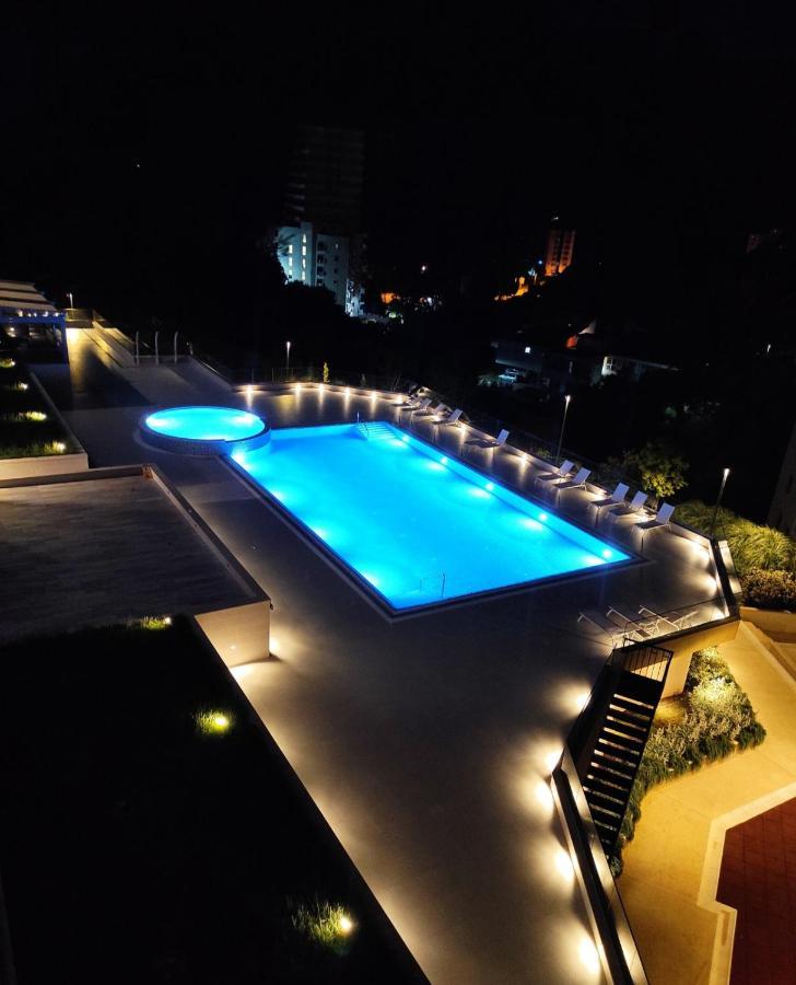Bečići Comfort Studio With Sea View And Swimming Pool מראה חיצוני תמונה